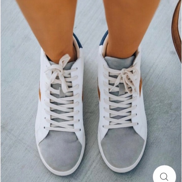 Vici high top sneakers- 7.5 - Picture 2 of 6